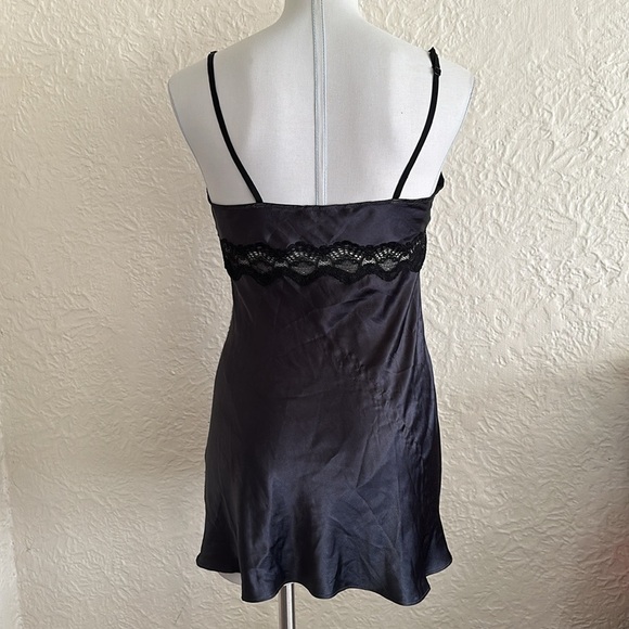 Victoria’s Secret Dark Gray Satin Black Floral Lace Slip Medium Flaws - Picture 6 of 10